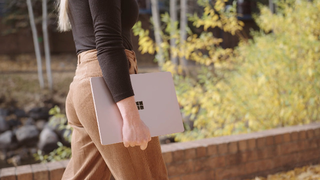 Microsoft Surface Laptop 5 (2022): 15